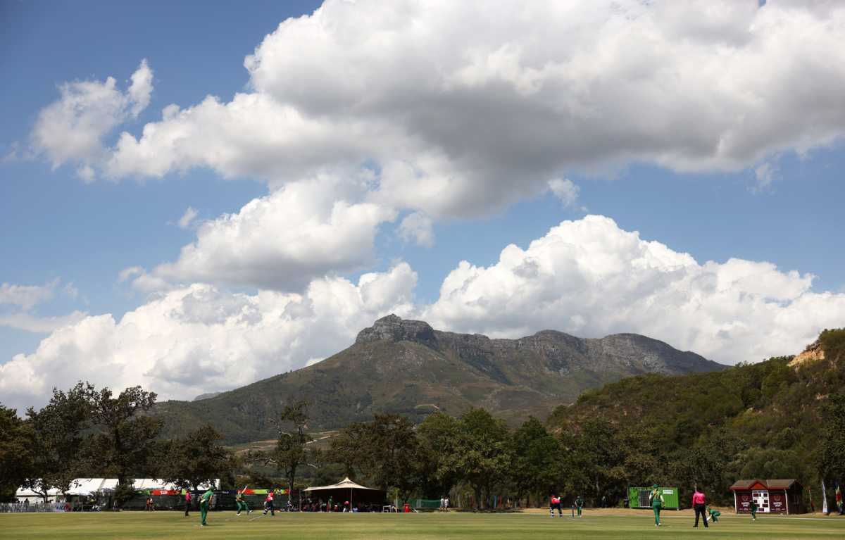 The South Africa-England warm-up match in progress at Stellenbosch's University 1 ground, Women's T20 World Cup, warm-up matches, Stellenbosch, February 6, 2023