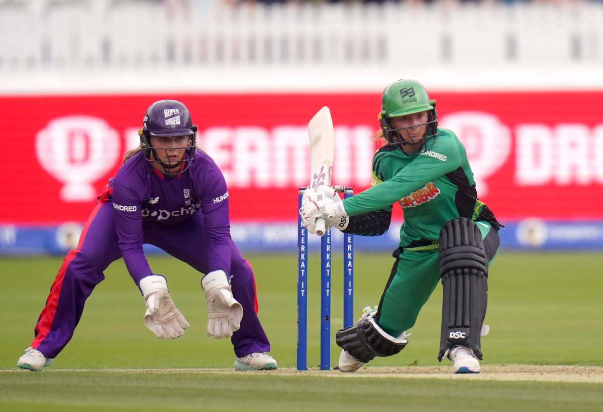 Danni Wyatt sweeps as Bess Heath looks on, Southern Brave vs Northern Superchargers, Women's Hundred final, Lord's, August 27, 2023
