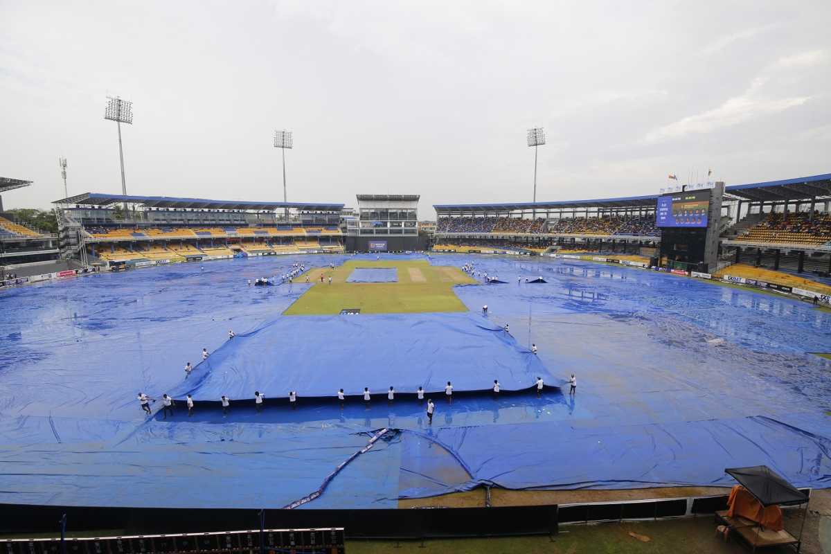 The ground-staff starts taking the covers off after rain stopped, Sri Lanka vs Zimbabwe, 3rd ODI, Colombo, January 11, 2024