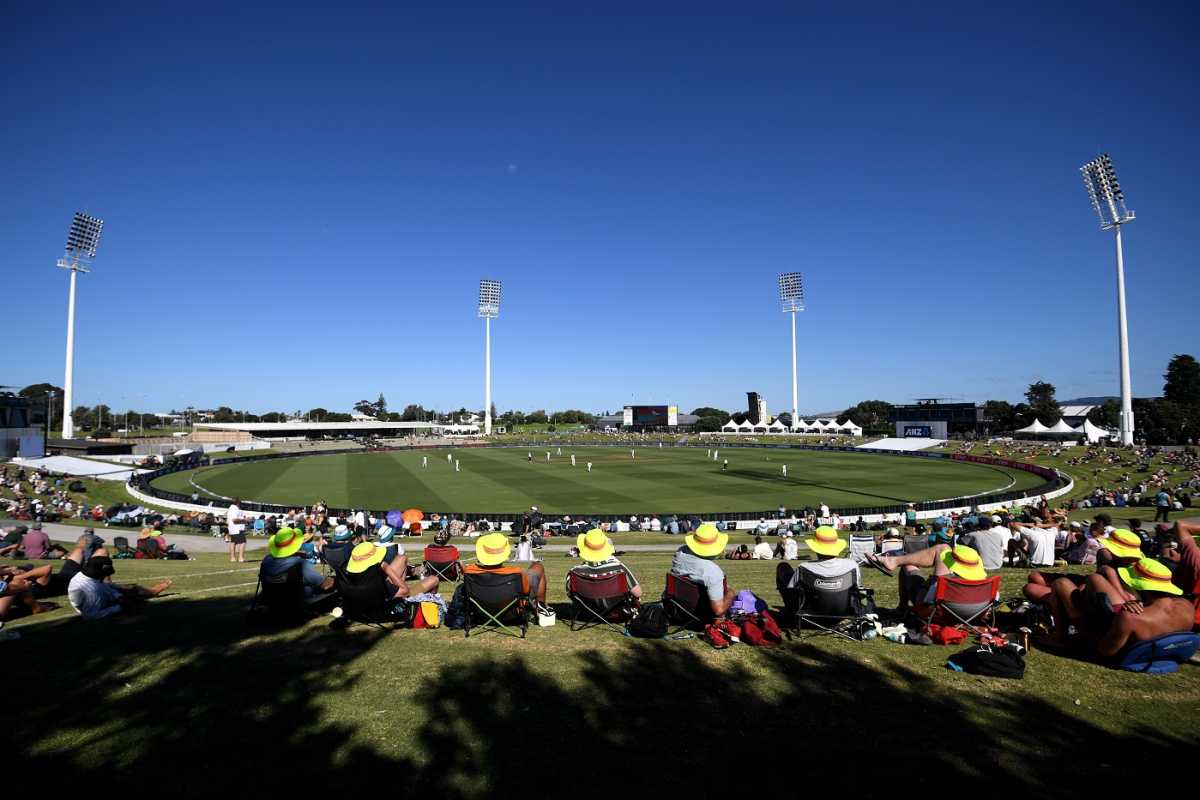 Spectators have a chilled Sunday at the Bay Oval