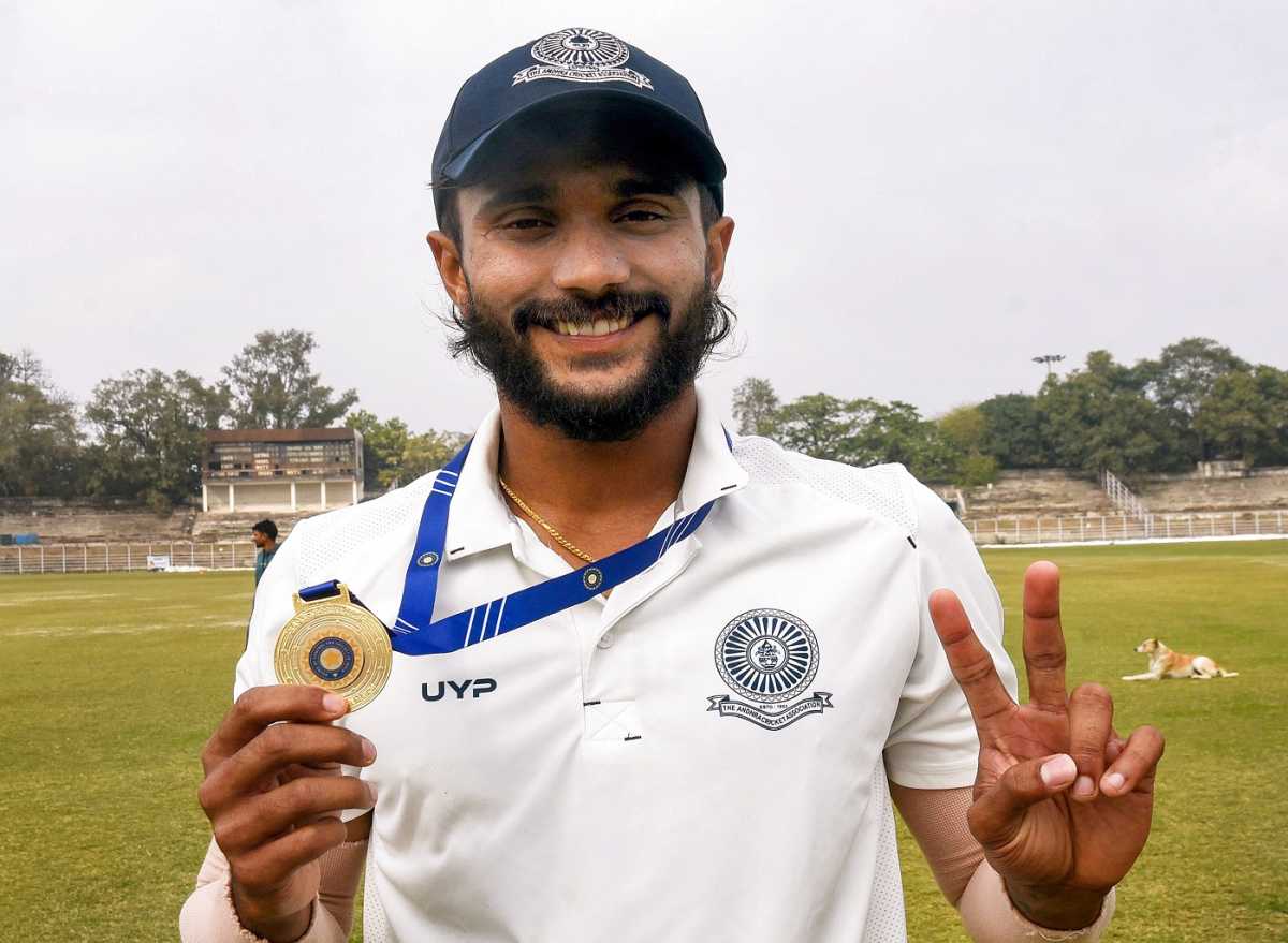 Nitish Kumar Reddy poses with his Player-of-the-Match medal, Bihar vs Andhra, 4th day, Group B, Ranji Trophy 2023-24, Patna, February 5, 2024