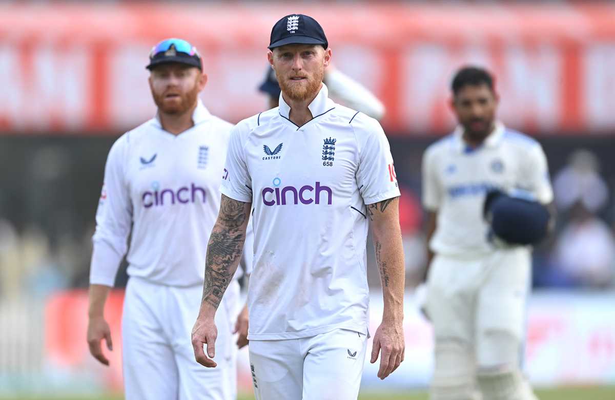 Ben Stokes leads his team off after India secured victory