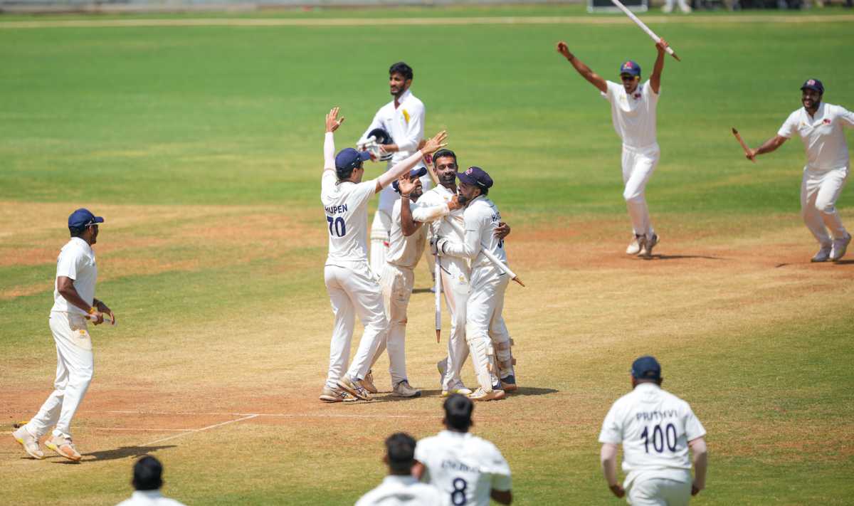 Dhawal Kulkarni took the final wicket to seal Mumbai's victory