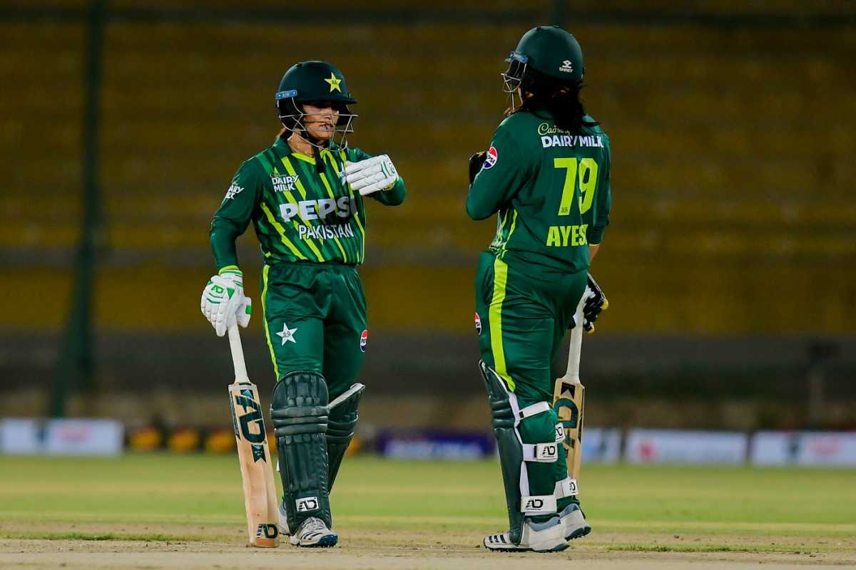 Sidra Ameen and Ayesha Zafar put on 64 for Pakistan