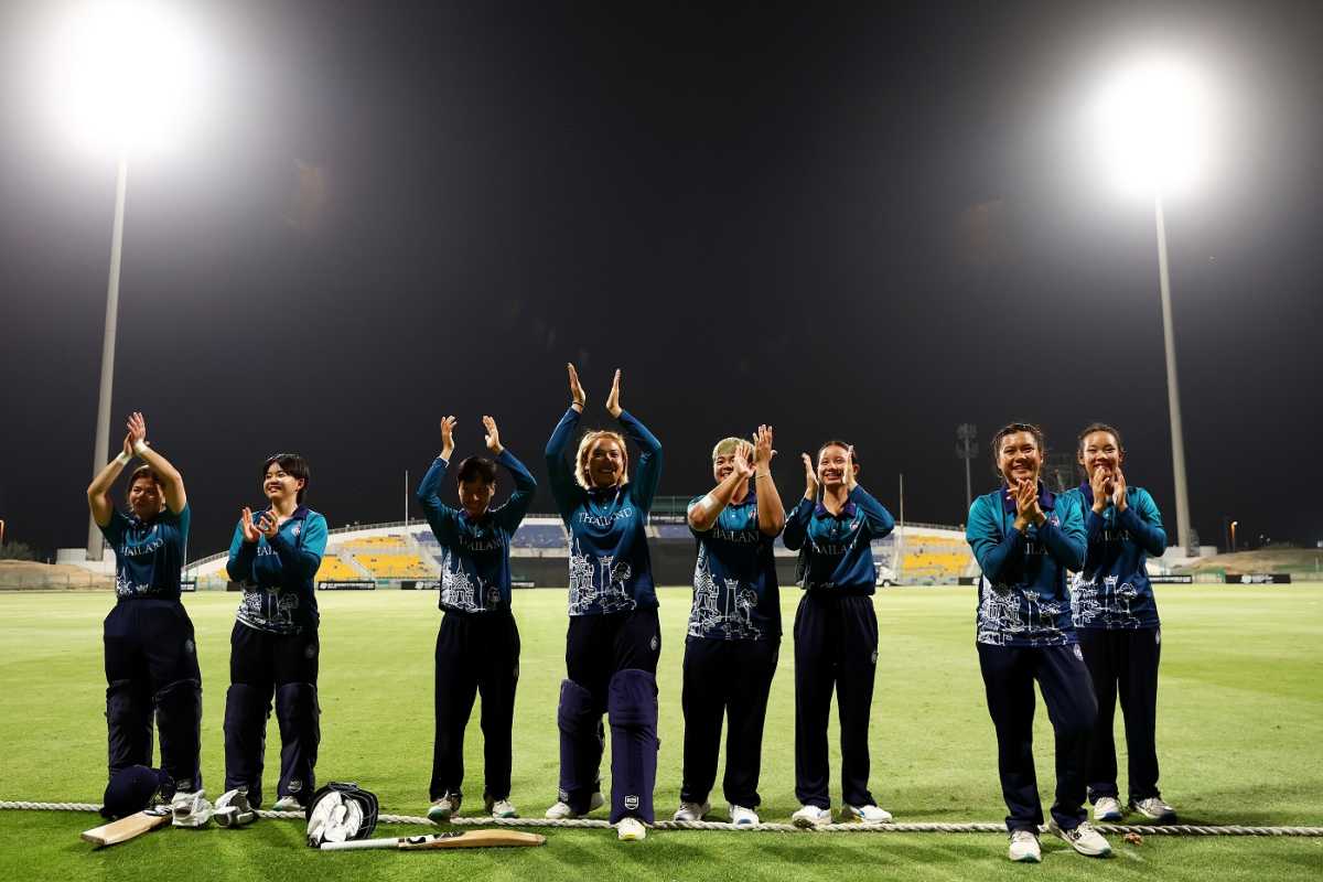 Thailand's players acknowledge the support after beating USA, Thailand vs USA, Women's T20 World Cup Qualifier, Abu Dhabi, May 1, 2024