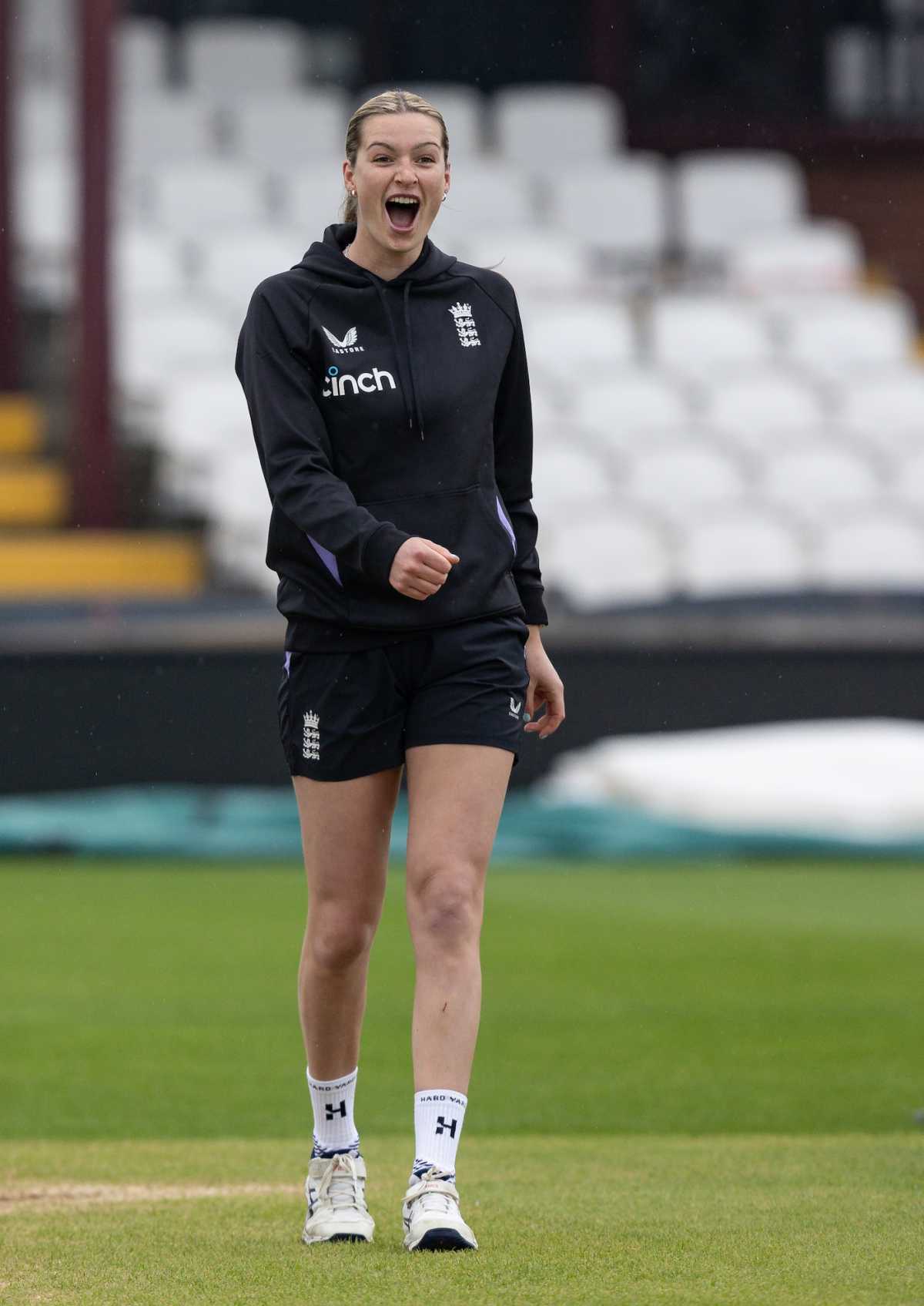 Lauren Bell was up and about while training in Northampton, England vs Pakistan, 2nd women's T20I, Northampton, May 16, 2024