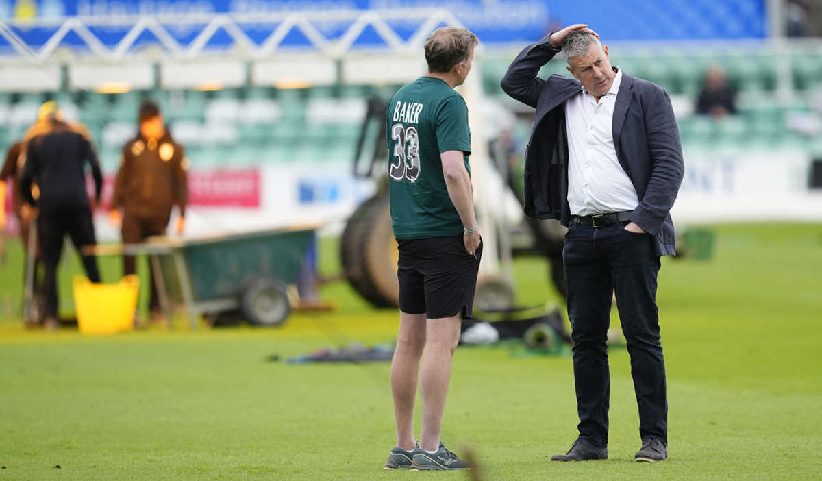 Worcestershire head coach Alan Richardson talks with chief executive Ashley Giles, Worcestershire vs Nottinghamshire, County Championship, Division One, May 24, 2024