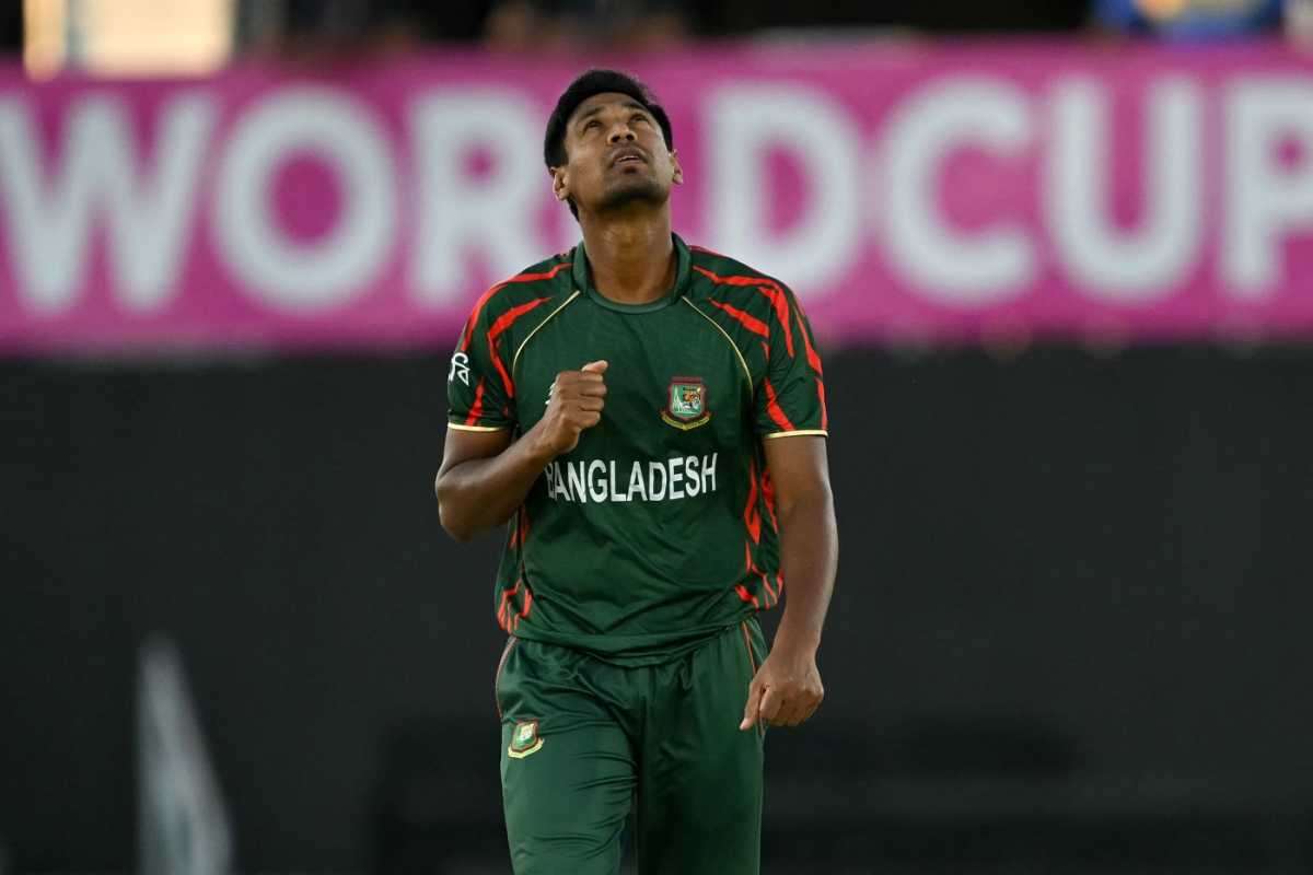 Mustafizur Rahman had figures of 2-0-11-2 in his first spell, Bangladesh vs Sri Lanka, T20 World Cup, Dallas, June 7, 2024