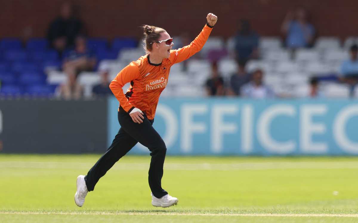 Linsey Smith had economical figures of 1 for 20, South East Stars vs Southern Vipers, Charlotte Edwards Cup, 2nd semi-final, Derby, June 22, 2024