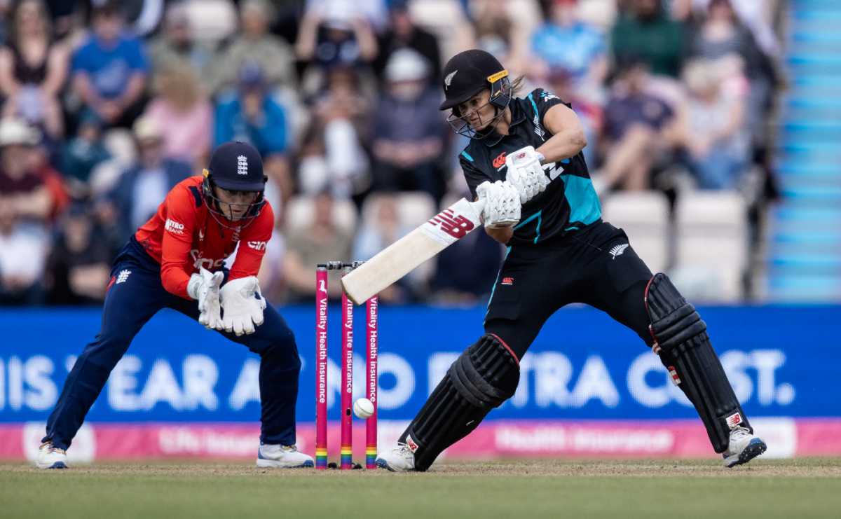 Suzie Bates made a rapid 43 in New Zealand's chase, England vs New Zealand, 1st Women's T20I, Utilita Bowl, July 6, 2024
