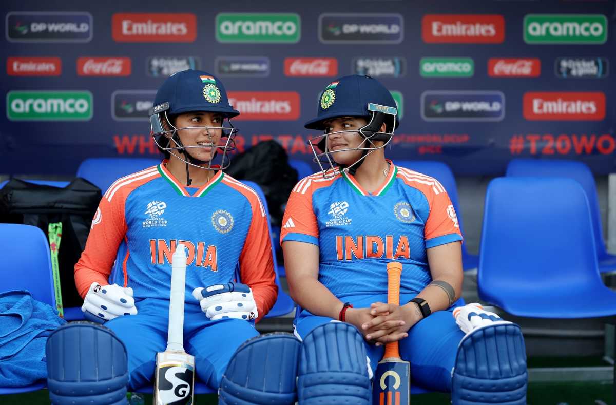 Smriti Mandhana and Shafali Verma in the dugout ahead of the chase, Women's T20 World Cup 2024, India vs Pakistan, Group A, Dubai, October 6, 2024