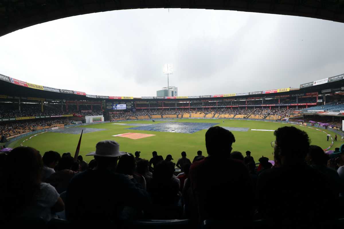 The covers stayed firm as morning turned to noon in Bengaluru, India vs New Zealand, 1st Test, Bengaluru, 4th day, October 19, 2024