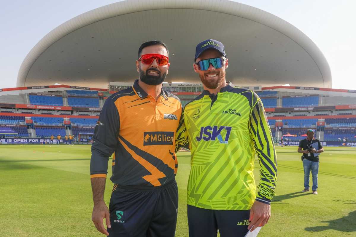 Mohammad Nabi and Phil Salt at the toss, Ajman Bolts vs Team Abu Dhabi, T10 league, Abu Dhabi, November 21, 2024