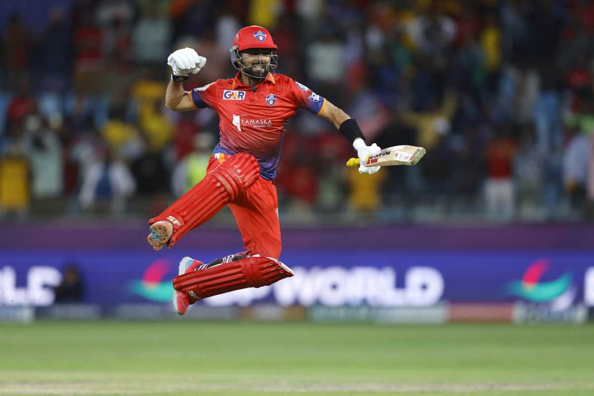 Sikandar Raza celebrates Dubai Capitals' title win, Dubai Capitals vs Desert Vipers, final, ILT20, Dubai, February 9, 2025