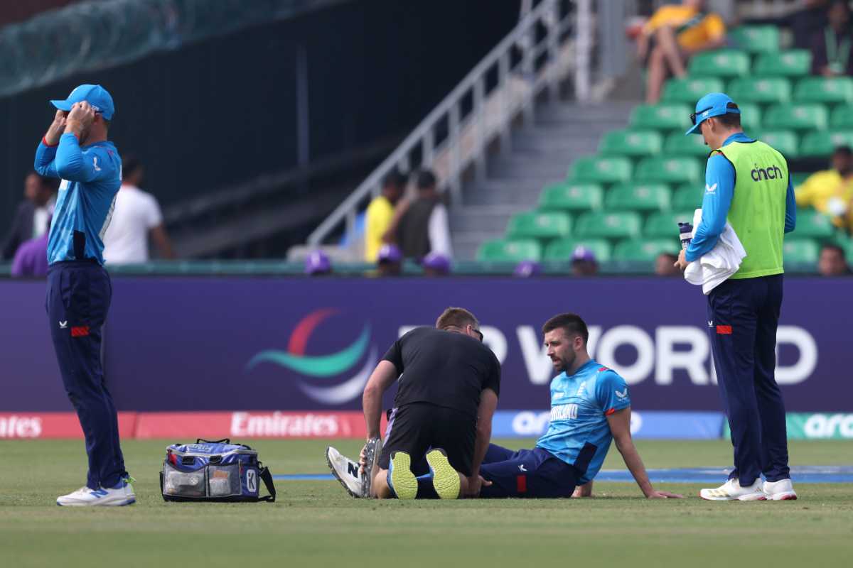 Mark Wood has an issue with his knee and went off early in the game, England vs Afghanistan, Gaddafi Stadium, Lahore, ICC Champions Trophy, February 26, 2025