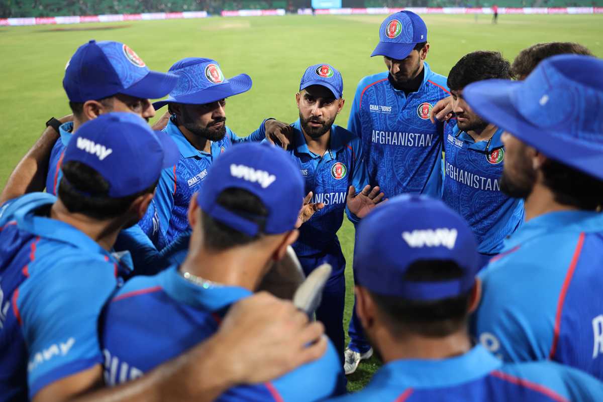 Hashmatullah Shahidi addresses his players in a huddle on the outfield, England vs Afghanistan, Gaddafi Stadium, Lahore, ICC Champions Trophy, February 26, 2025