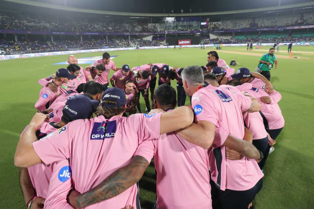 Faf du Plessis led the pre-match team huddle, Delhi Capitals vs Lucknow Super Giants, IPL 2025, Visakhapatnam, March 24, 2025
