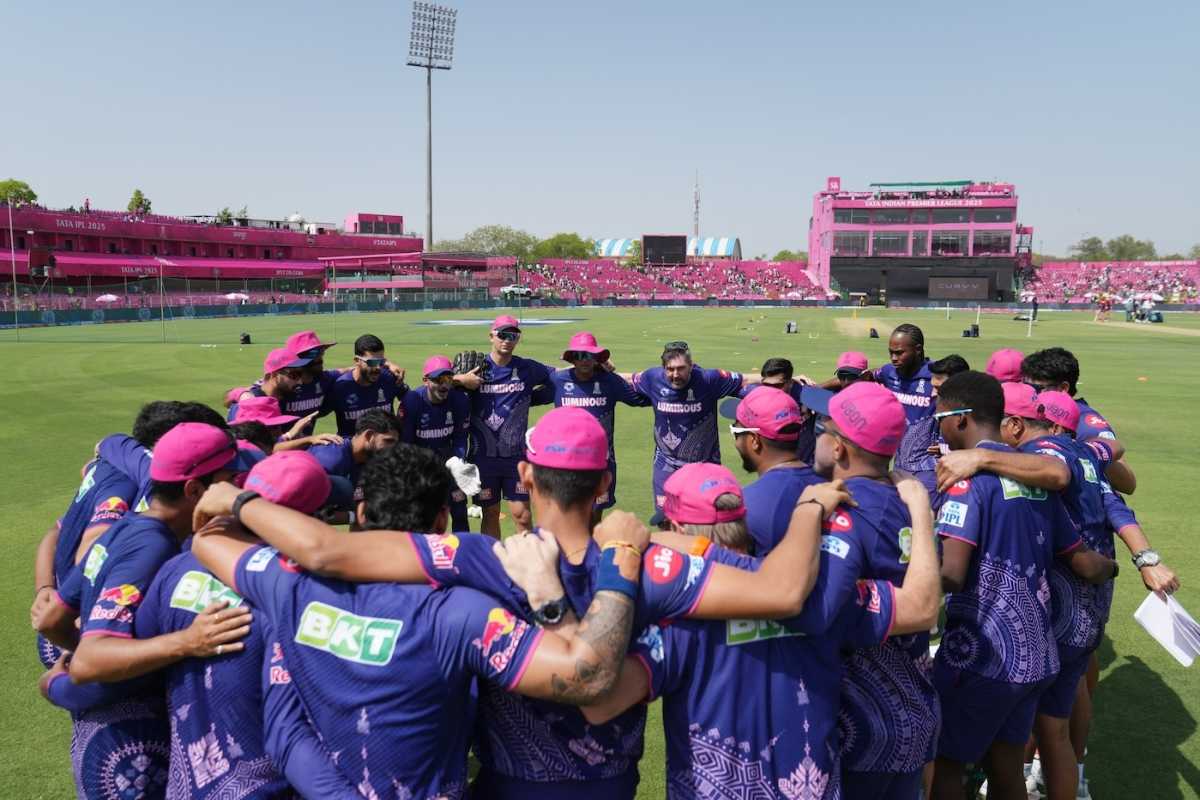 The Rajasthan Royals team gets into a huddle before the game, Rajasthan Royals vs Royal Challengers Bengaluru, IPL 2025, Jaipur, April 13, 2025