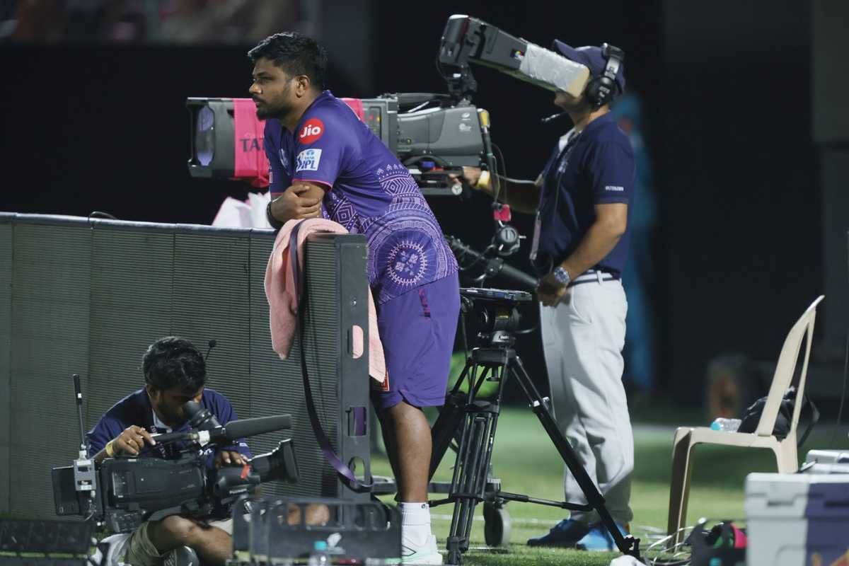 Sanju Samson looks on at the action from outside the boundary line, Rajasthan Royals vs Lucknow Super Giants, IPL 2025, Jaipur, April 19, 2025