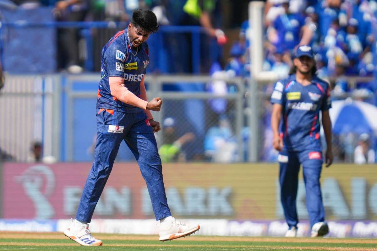 Mayank Yadav exults after getting rid of Rohit Sharma in his second over, Mumbai Indians vs Lucknow Super Giants, IPL 2025, Wankhede, April 27, 2025