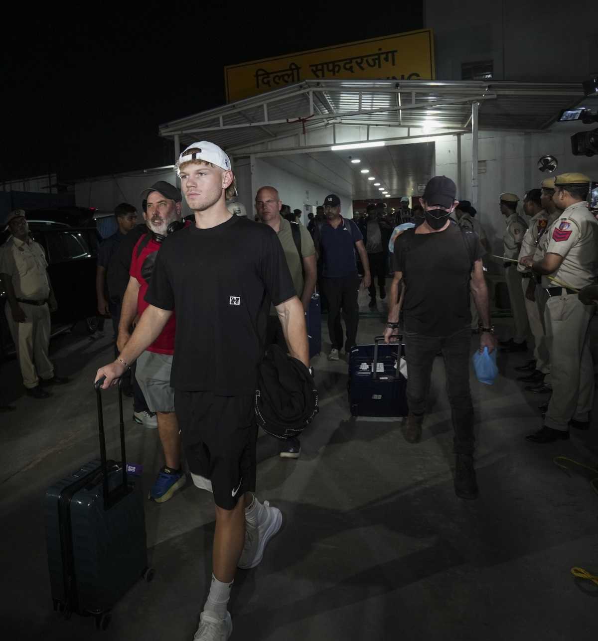 Jake Fraser-McGurk reaches Delhi by train along with other IPL players, IPL 2025, Delhi, May 9, 2025
