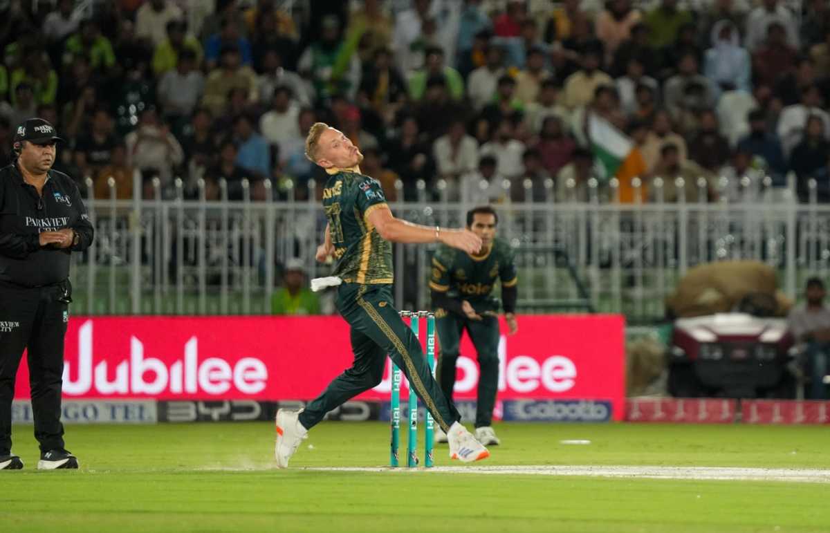 Luke Wood conceded four fours in his first two overs, Lahore Qalandars vs Peshawar Zalmi, PSL 2025, Rawalpindi, May 18, 2025