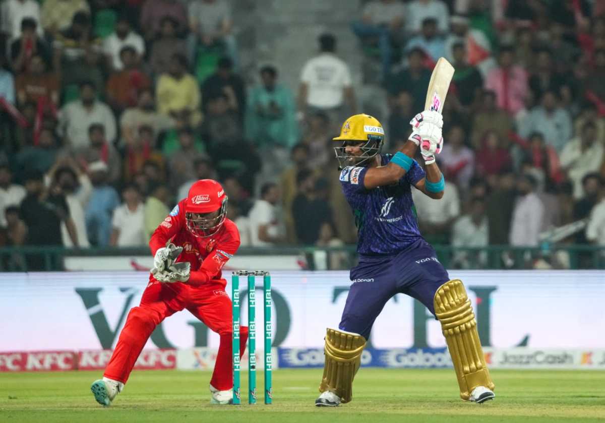 Dinesh Chandimal cuts on his way to an unbeaten 48, Qualifier 1, Quetta Gladiators vs Islamabad United, PSL 2025, Lahore, May 21, 2025