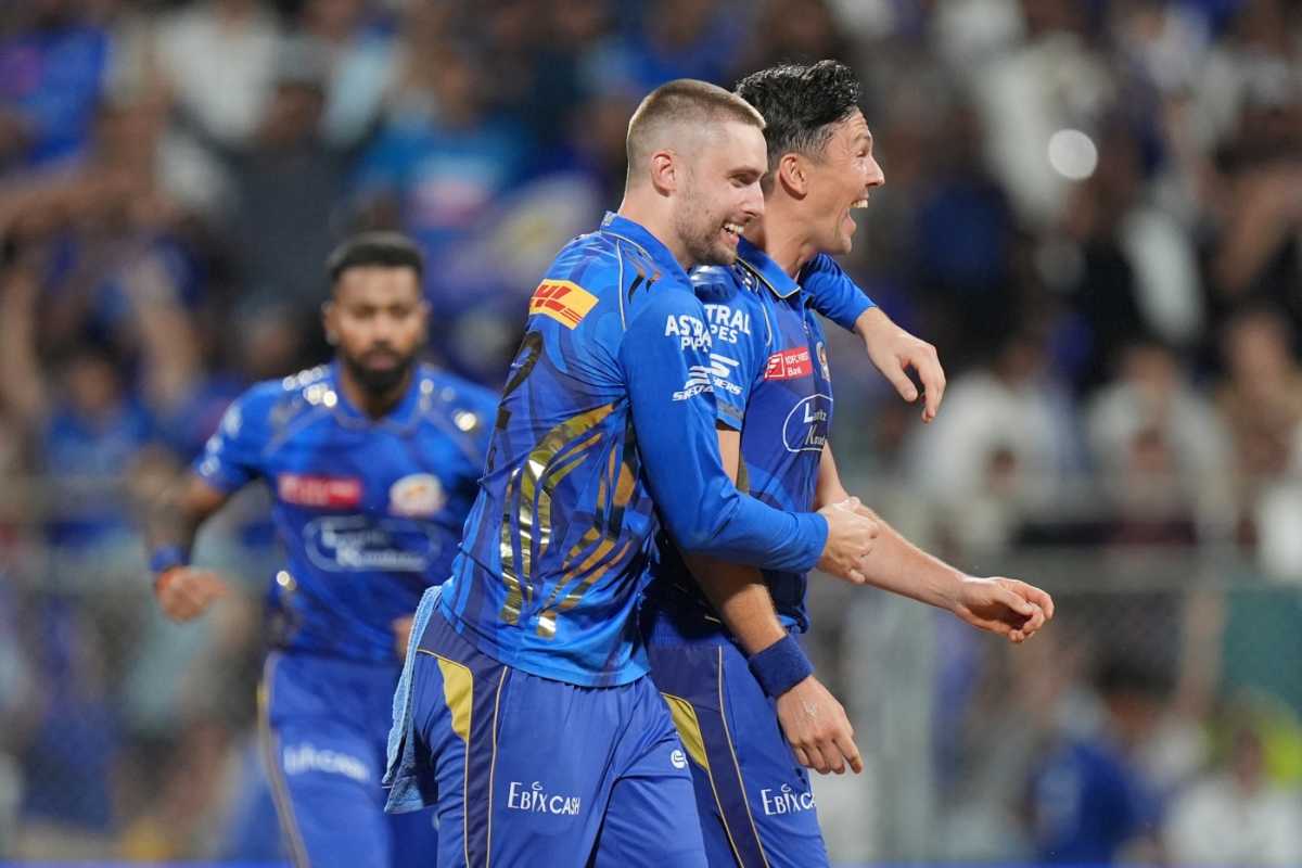 Will Jacks congratulates Trent Boult for taking the wicket of KL Rahul, Mumbai Indians vs Delhi Capitals, IPL 2025, Mumbai, May 21, 2025