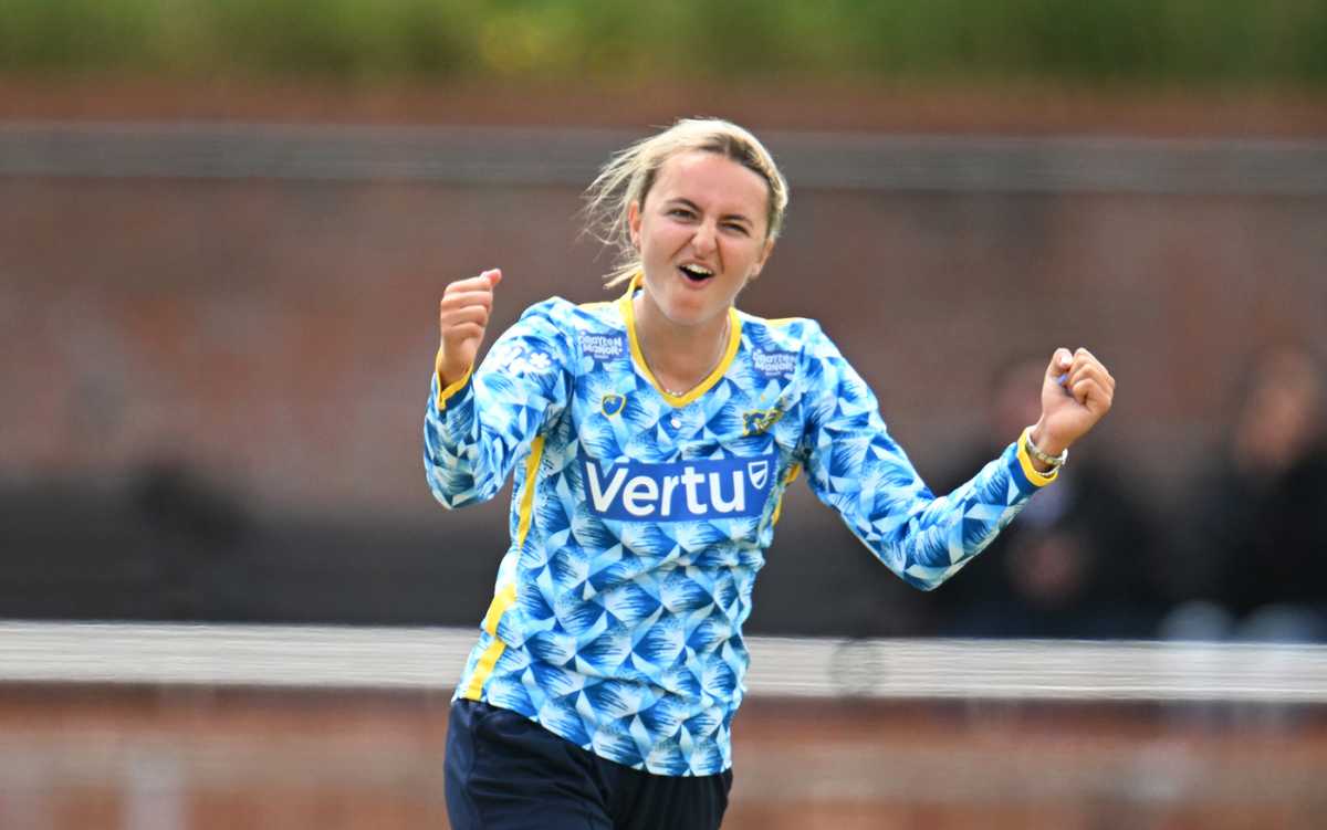 Hannah Baker claimed 3 for 25, Surrey vs Warwickshire, Women's T20 County Cup semi-final, Taunton, May 26, 2025