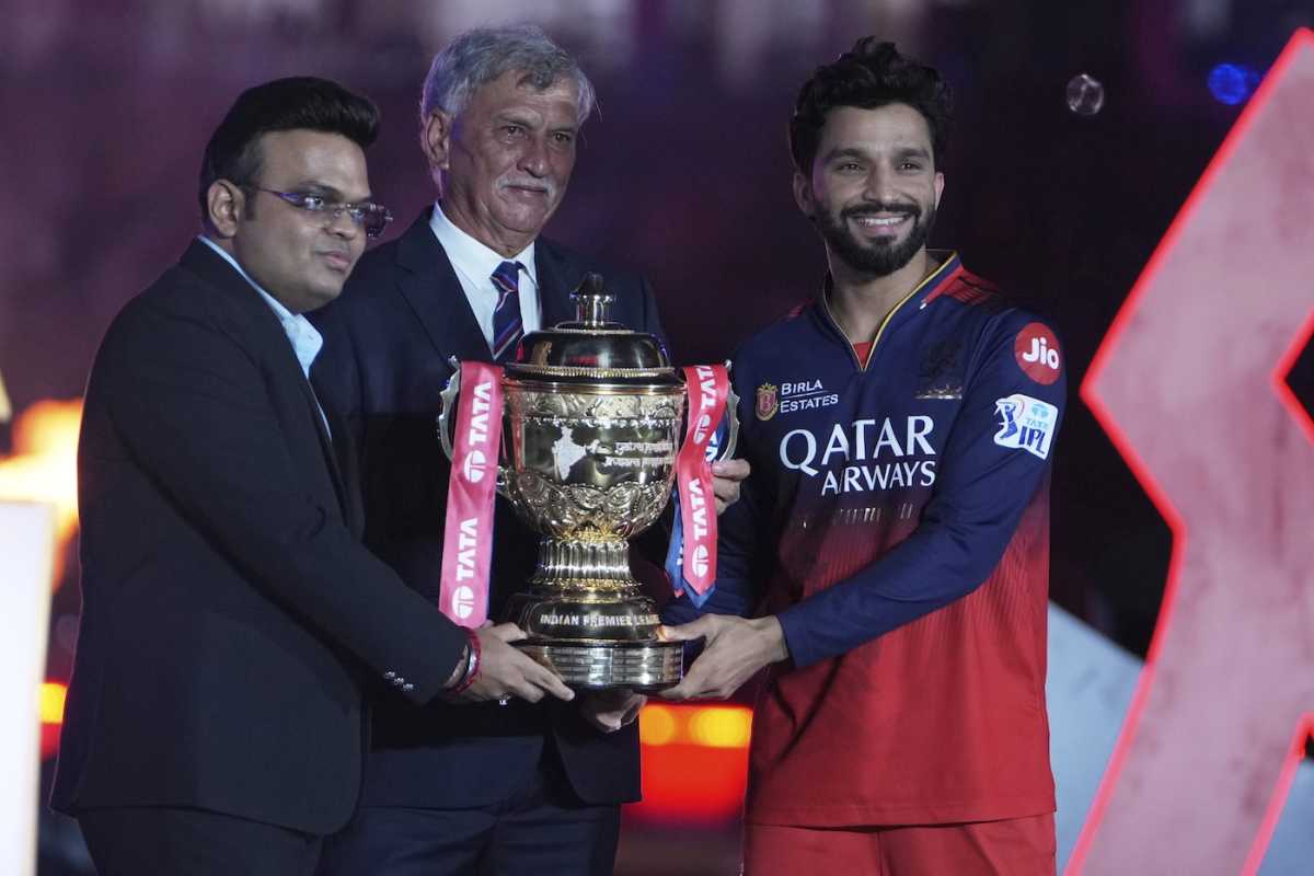 Rajat Patidar got the IPL trophy from Jay Shah and Roger Binny, Royal Challengers Bengaluru vs Punjab Kings, Ahmedabad, IPL final, June 3, 2025