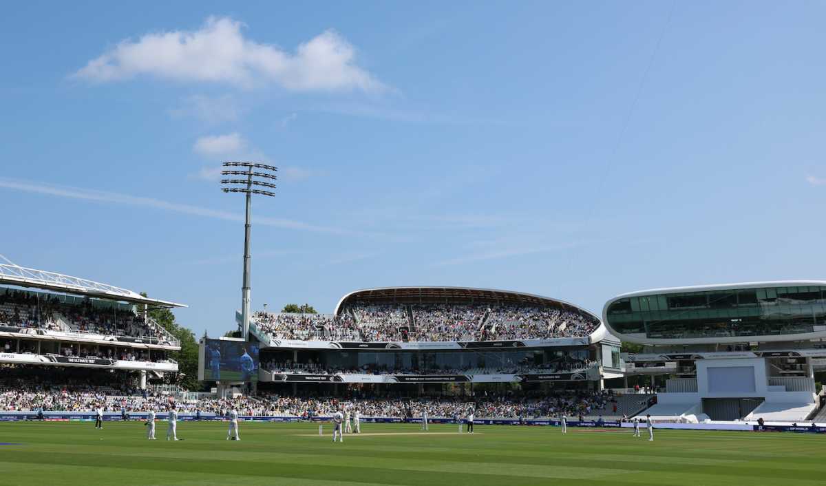 Players at Lord's observe a minute's silence in memory of victims of the Ahmedabad plane crash, Australia vs South Africa, World Test Championship final, 3rd day, Lord's, June 13, 2025
