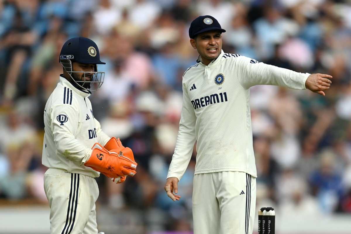 Shubman Gill adjusts the field as Rishabh Pant looks on, England vs India, 1st Test, Leeds, Day 2, June 21, 2025