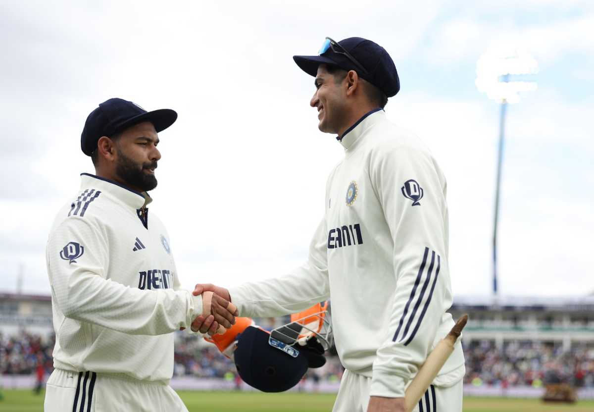 Shubman Gill shakes hands with Rishabh Pant after the win, England vs India, 2nd Test, 5th day, Birmingham, July 6, 2025