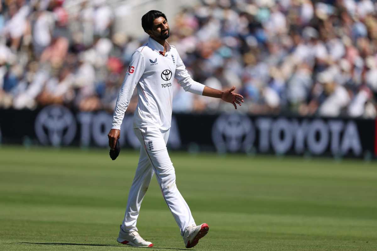 ShoaShoaib Bashir walked off after injuring his finger, England vs India, 3rd Test, Lord's, London, 3rd day, July 12, 2025