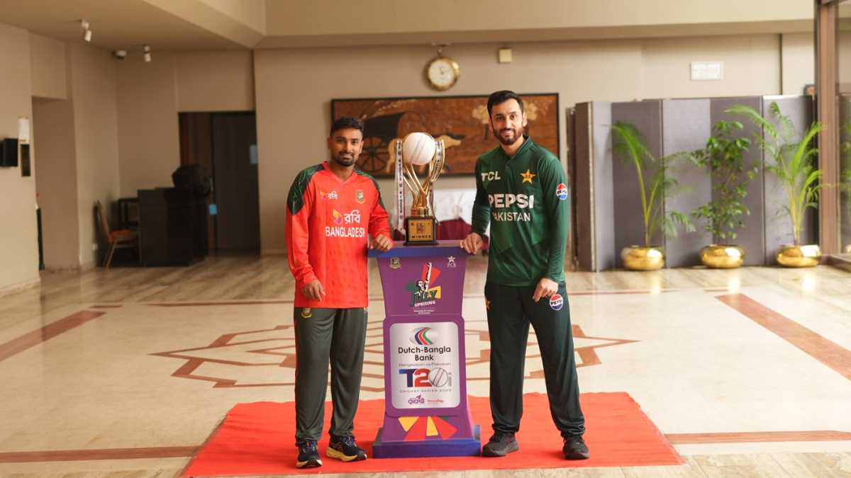 Litton Das and Salman Agha pose with the series trophy, Mirpur, July 19, 2025