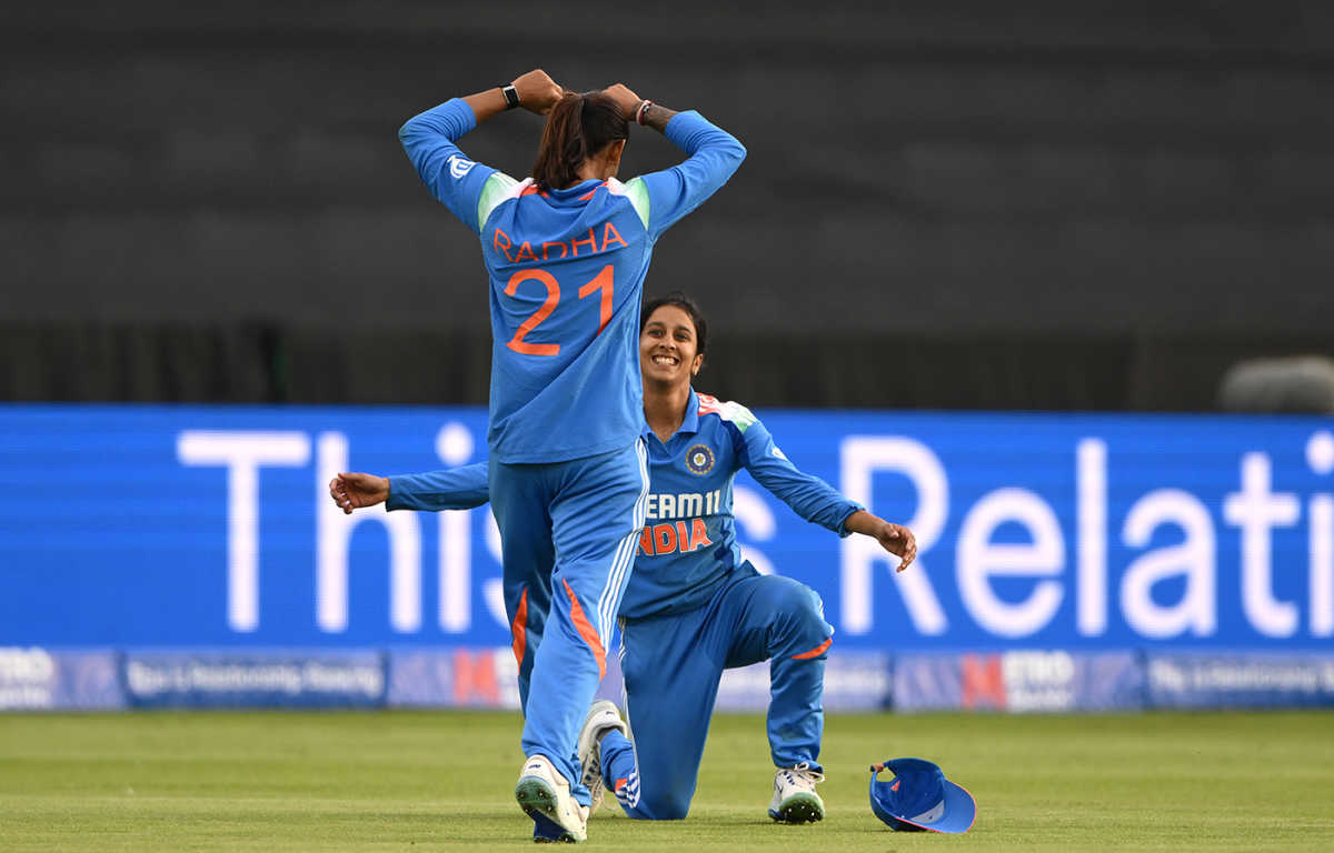 Jemimah Rodrigues celebrates the catch to dismiss Charlie Dean, England vs India, 3rd women's ODI, Durham, July 22, 2025