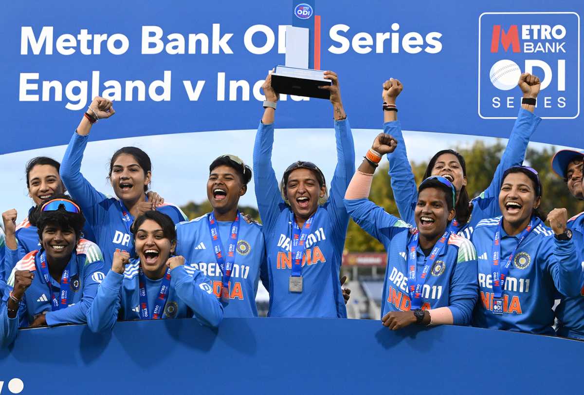 Harmanpreet Kaur holds the series trophy aloft, England vs India, 3rd women's ODI, Durham, July 22, 2025