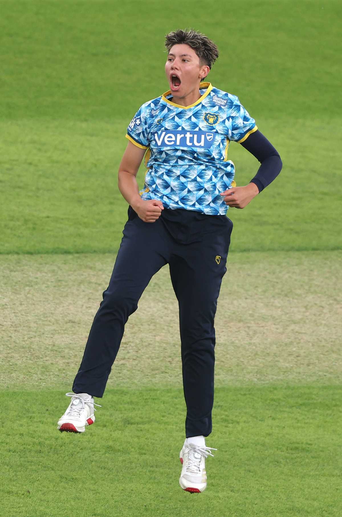 Issy Wong struck twice in as many balls in her opening over, The Blaze vs Warwickshire, Women's T20 Blast eliminator, The Oval, July 27, 2025