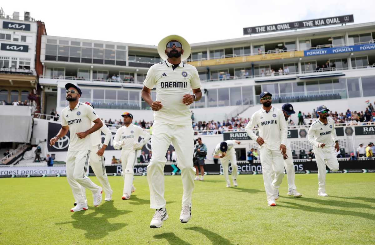 Mohammed Siraj takes the field on the fourth day, England vs India, 5th Test, The Oval, 4th day, August 3, 2025