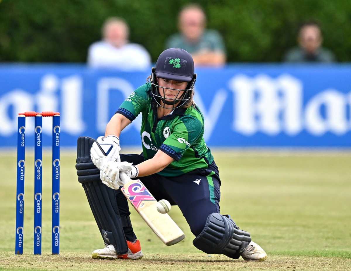 Leah Paul plays the scoop, Ireland vs Pakistan, 1st Women's T20I, Dublin, August 6, 2025