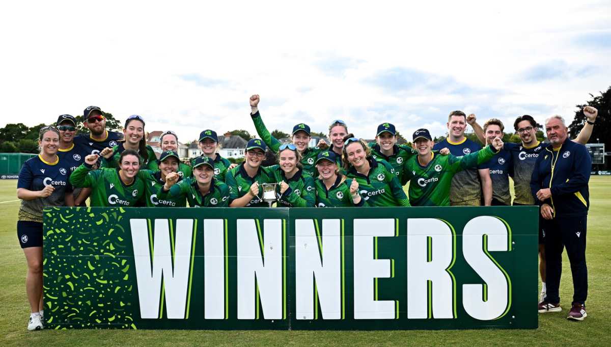 Ireland players celebrate after winning the series 2-1, Ireland vs Pakistan, 3rd T20I, Dublin, August 10, 2025