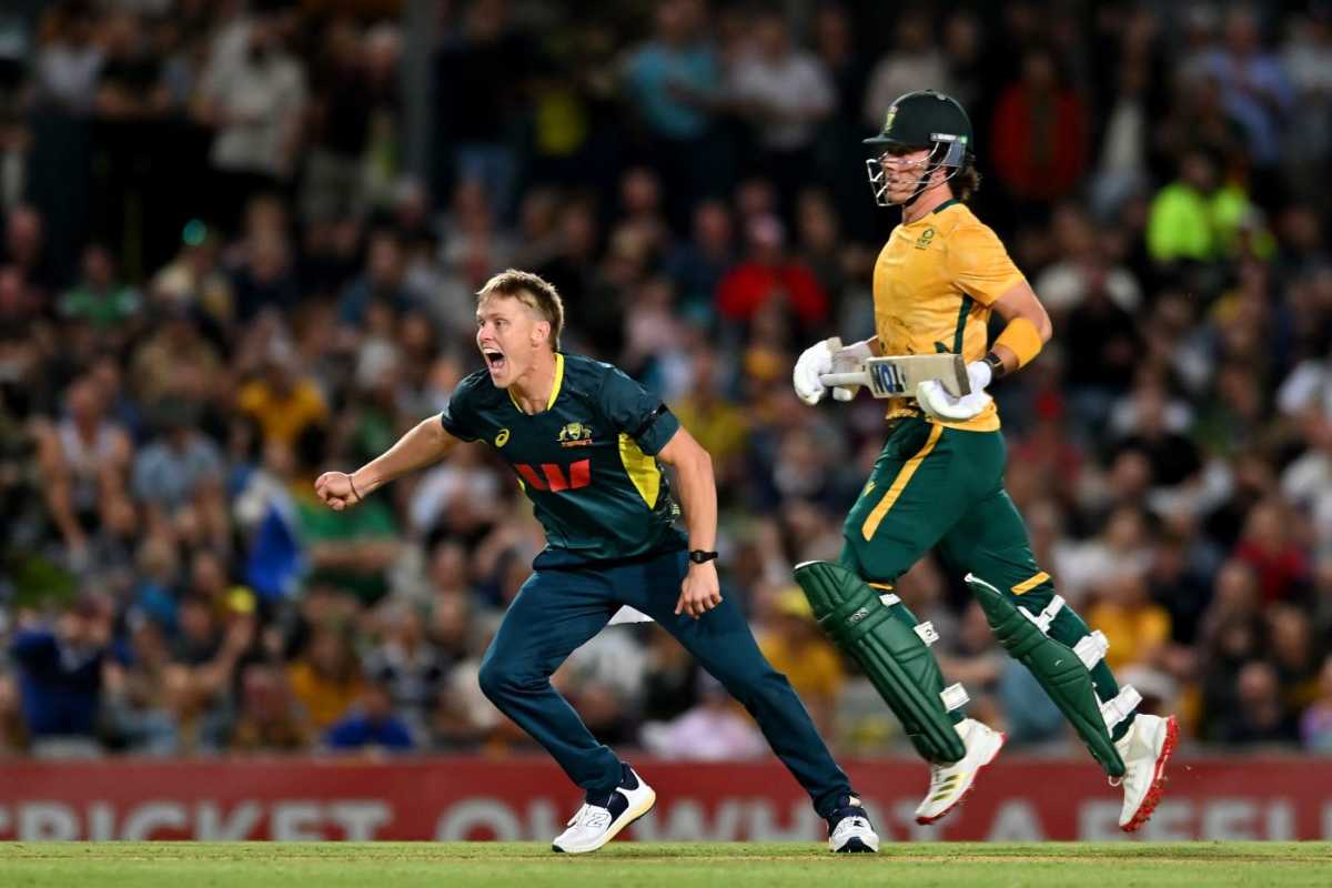 Nathan Ellis celebrates the key wicket of Dewald Brevis, Australia vs South Africa, 3rd T20I, Cairns, August 16, 2025
