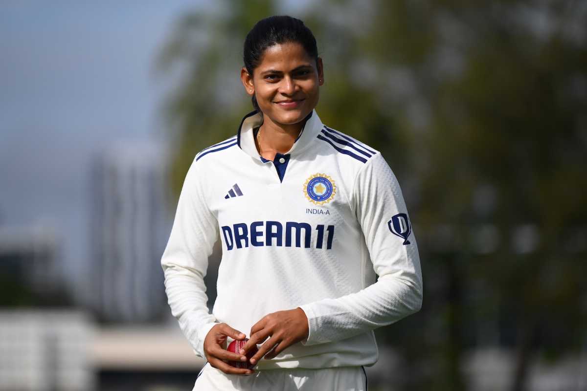 Radha Yadav warms up, Australia A vs India A, Only unofficial Test, Brisbane, 1st day, August 21, 2025