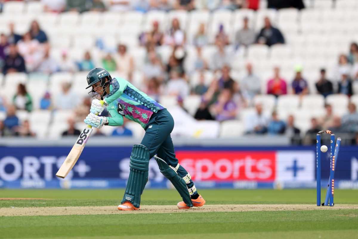 Marizanne Kapp lost her stumps to Annabel Sutherland, Northern Superchargers vs Oval Invincibles, Women's Hundred, Leeds, August 23, 2025