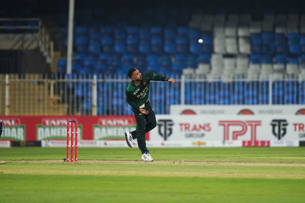 Mohammad Nawaz bowls a delivery, UAE vs Pakistan, 2nd T20I, Sharjah, August 30, 2025