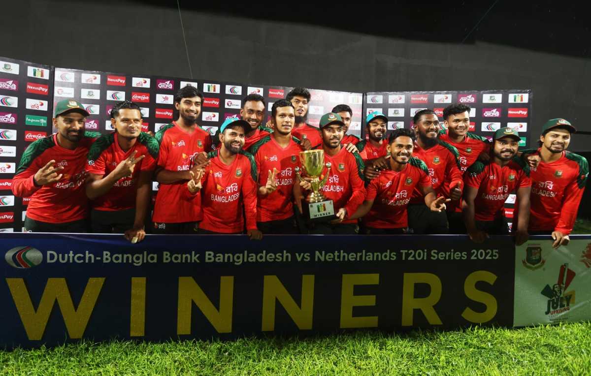 Bangladesh pose after winning the series 2-0, Bangladesh vs Netherlands, 3rd T20I, Sylhet, September 3, 2025