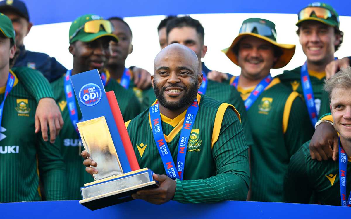Temba Bavuma poses with the series trophy, England vs South Africa, 3rd ODI, Southampton, September 7, 2025
