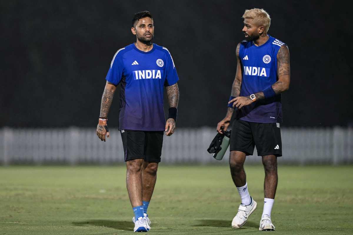 Hardik Pandya talks to his captain Suryakumar Yadav, Asia Cup 2025, Dubai, September 8, 2025
