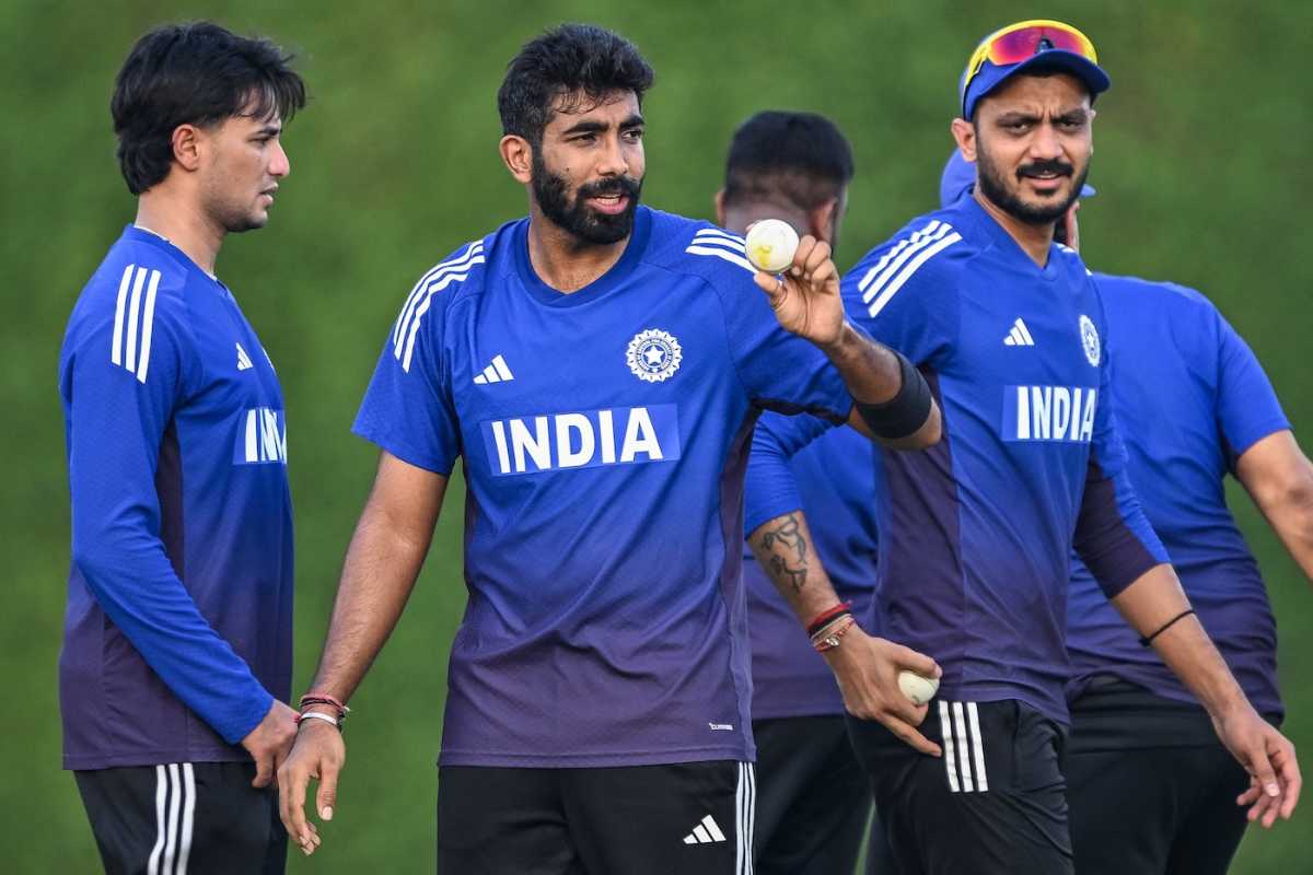 Axar Patel watches as Jasprit Bumrah gets ready to bowl, Asia Cup 2025, Dubai, September 8, 2025