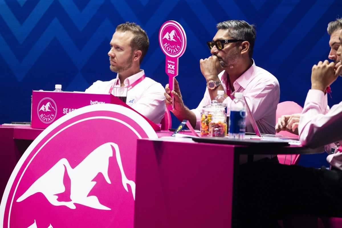 Kumar Sangakkara raises the paddle for Paarl Royals, Johannesburg, September 9, 2025